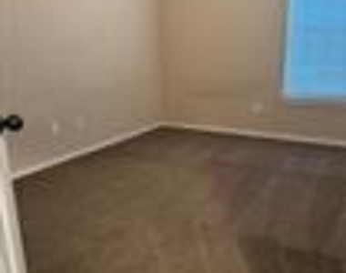 207 N College St - Photo Thumbnail 12