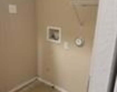 207 N College St - Photo Thumbnail 16
