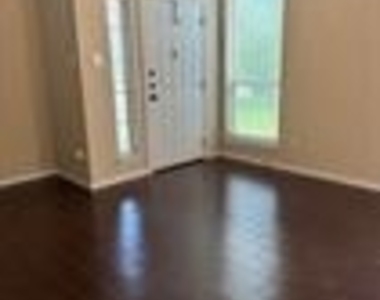 207 N College St - Photo Thumbnail 9