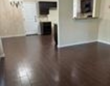 207 N College St - Photo Thumbnail 6
