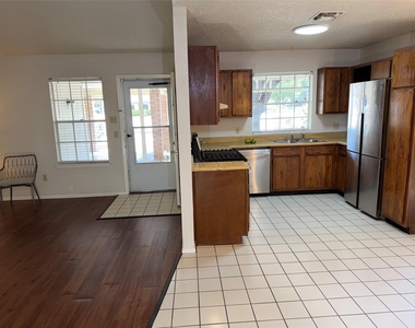 7708 Brodie Ln - Photo Thumbnail 2