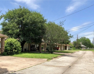 7708 Brodie Ln - Photo Thumbnail 16