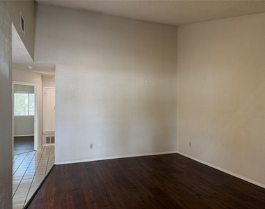 7708 Brodie Ln - Photo Thumbnail 5