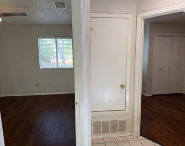 7708 Brodie Ln - Photo Thumbnail 11