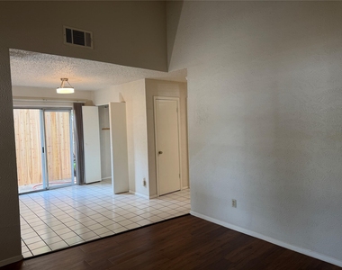7708 Brodie Ln - Photo Thumbnail 6