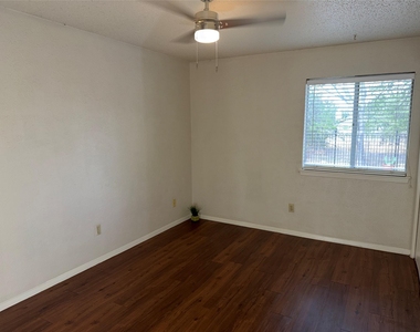 7708 Brodie Ln - Photo Thumbnail 23