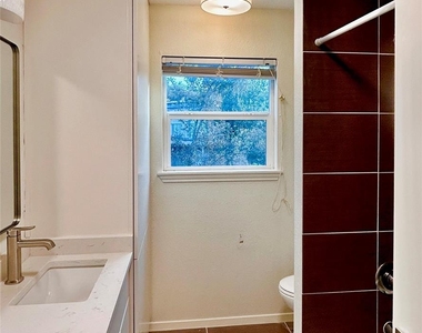 705 Castle Ridge Rd - Photo Thumbnail 6
