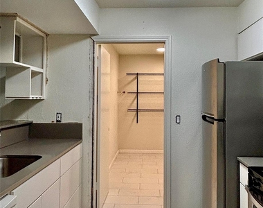 705 Castle Ridge Rd - Photo Thumbnail 3