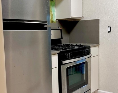 705 Castle Ridge Rd - Photo Thumbnail 7