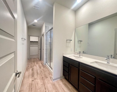 1917 Daleside Ln - Photo Thumbnail 13