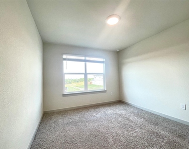 1917 Daleside Ln - Photo Thumbnail 16