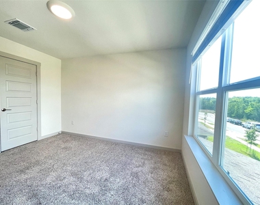 1917 Daleside Ln - Photo Thumbnail 17