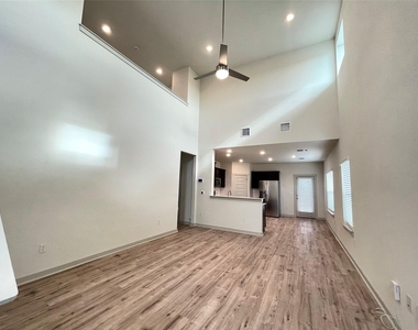 1917 Daleside Ln - Photo Thumbnail 4