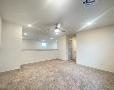 1917 Daleside Ln - Photo Thumbnail 10