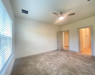1917 Daleside Ln - Photo Thumbnail 12