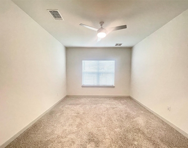 1917 Daleside Ln - Photo Thumbnail 11