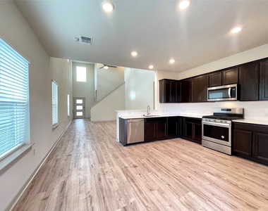 1917 Daleside Ln - Photo Thumbnail 5