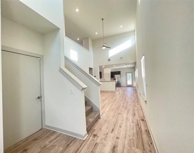 1917 Daleside Ln - Photo Thumbnail 3