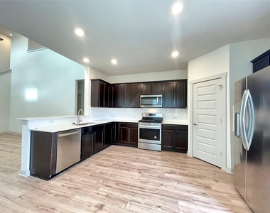 1917 Daleside Ln - Photo Thumbnail 6