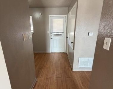 139 Elm Dr - Photo Thumbnail 3