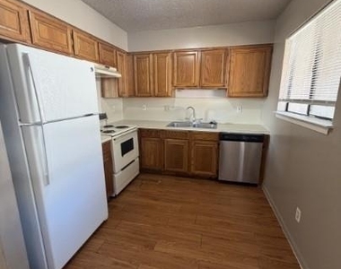 139 Elm Dr - Photo Thumbnail 1