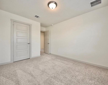 1016 Winnsboro Loop - Photo Thumbnail 21