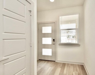 1016 Winnsboro Loop - Photo Thumbnail 4