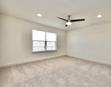 1016 Winnsboro Loop - Photo Thumbnail 19