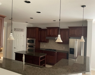 212 Choke Canyon Ln - Photo Thumbnail 9