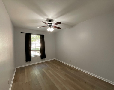 212 Choke Canyon Ln - Photo Thumbnail 15