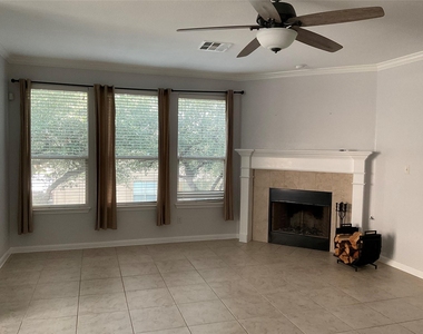 212 Choke Canyon Ln - Photo Thumbnail 7
