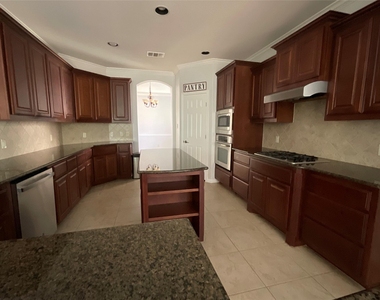 212 Choke Canyon Ln - Photo Thumbnail 11