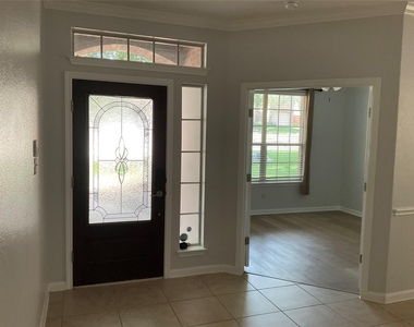 212 Choke Canyon Ln - Photo Thumbnail 2