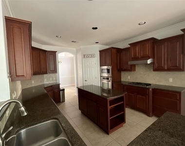 212 Choke Canyon Ln - Photo Thumbnail 10