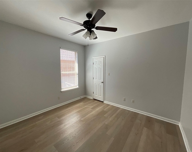 212 Choke Canyon Ln - Photo Thumbnail 23