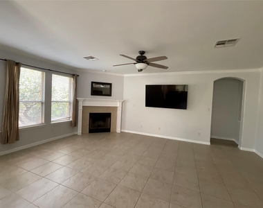 212 Choke Canyon Ln - Photo Thumbnail 8