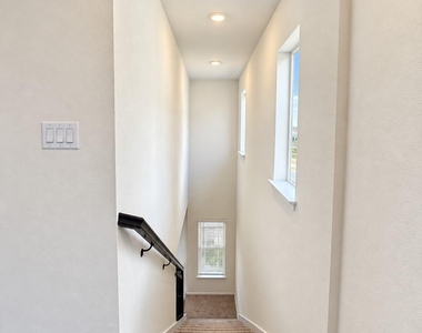 320 Josey Wales Dr - Photo Thumbnail 9
