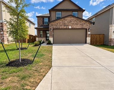320 Josey Wales Dr - Photo Thumbnail 1