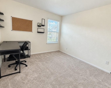 320 Josey Wales Dr - Photo Thumbnail 16