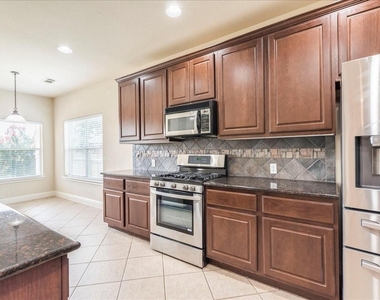 3831 Aqua Ln - Photo Thumbnail 10