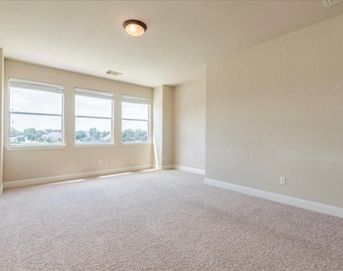 3831 Aqua Ln - Photo Thumbnail 24
