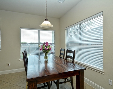 3831 Aqua Ln - Photo Thumbnail 13