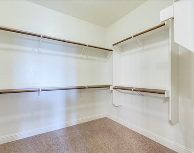 3831 Aqua Ln - Photo Thumbnail 23