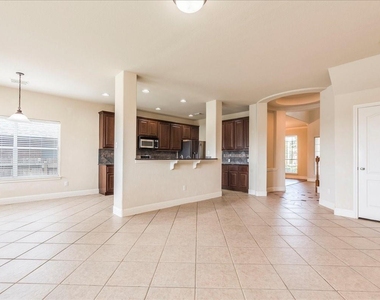 3831 Aqua Ln - Photo Thumbnail 8