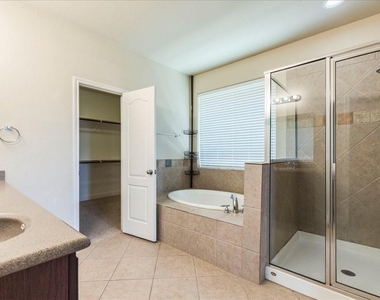 3831 Aqua Ln - Photo Thumbnail 21