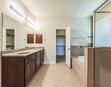 3831 Aqua Ln - Photo Thumbnail 22
