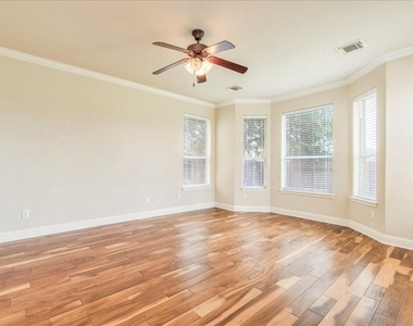 3831 Aqua Ln - Photo Thumbnail 19
