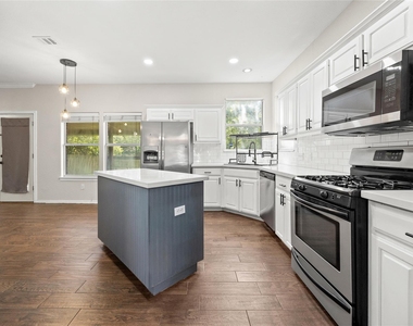 13217 Rochester Ln - Photo Thumbnail 6