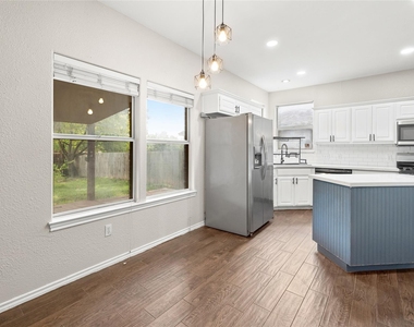 13217 Rochester Ln - Photo Thumbnail 10