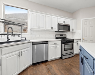 13217 Rochester Ln - Photo Thumbnail 8
